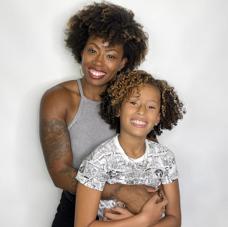 A mother and daughter with curly hair. This salon has curly hair expertise.